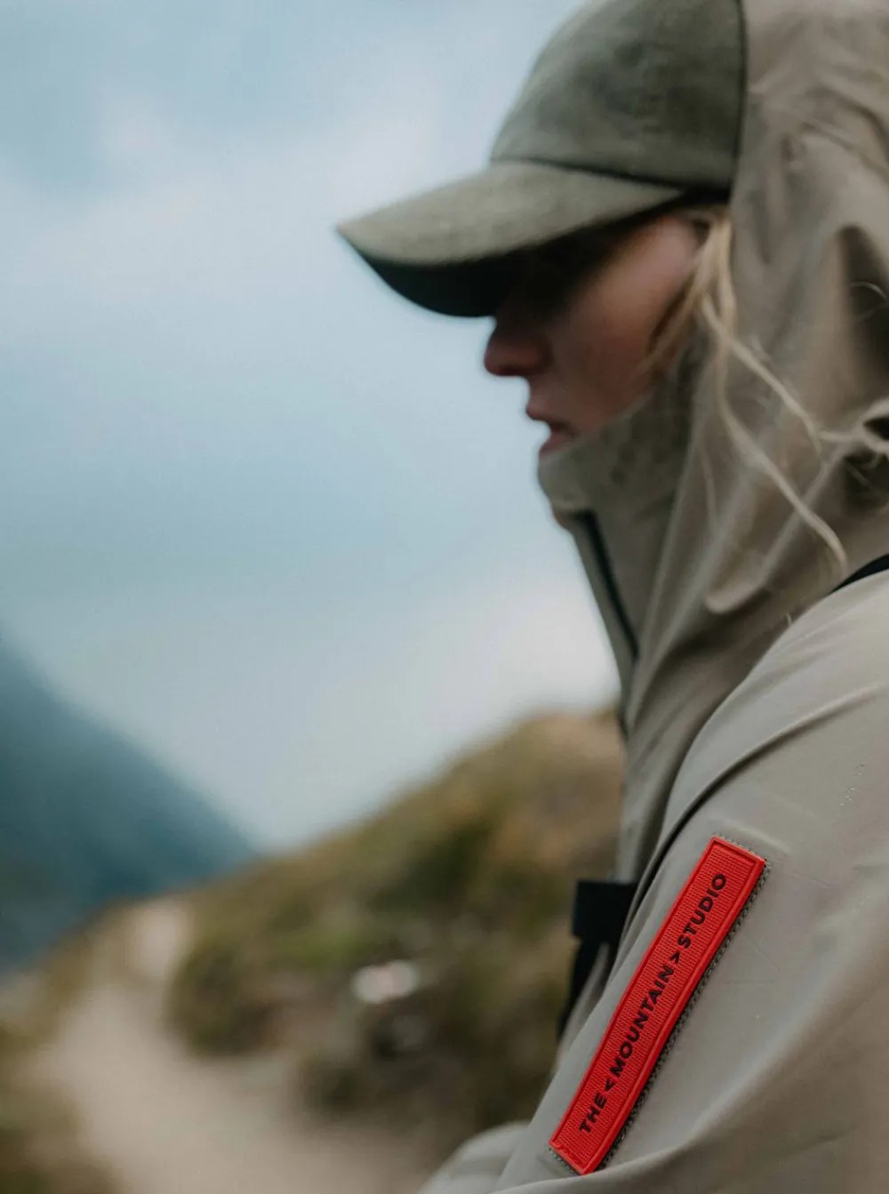 Discount The Mountain Studio ALP 3 LIGHT SHELL JACKET DAM